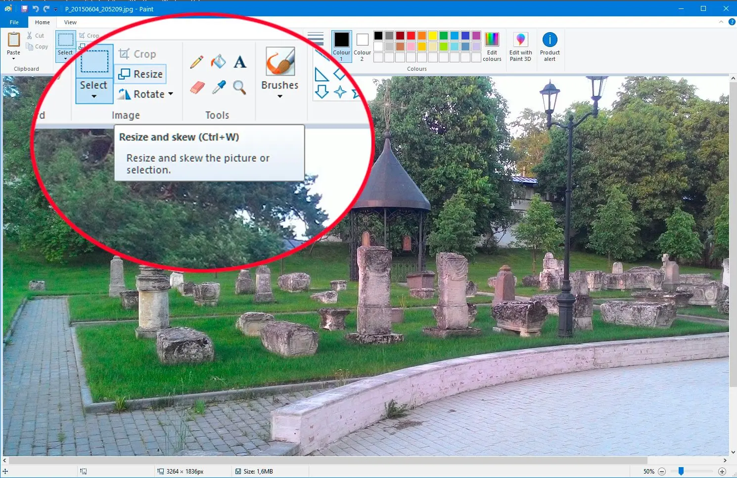 Cliccare su ridimensiona in Paint..