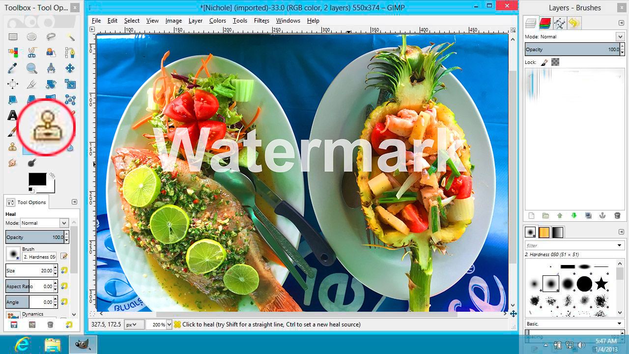 Rimozione del watermark in GIMP utilizzando lo strumento Timbro clone..